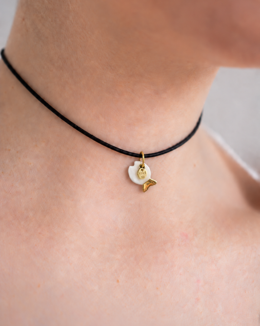 Charm in Porcellana Pesce Bianco coda Oro
