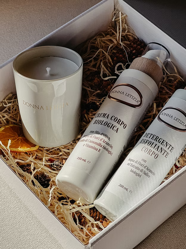 Gift Set: Exfoliating Cleanser, Body Cream, and Candle