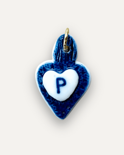 Berloque de Porcelana Coração Azul - Letra P