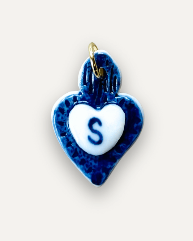 Porzellan-Charm blaues Herz - Buchstabe S