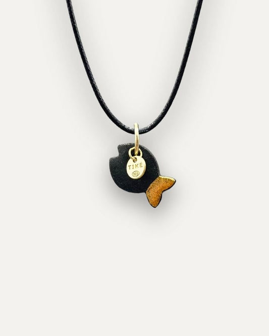 Charm in Porcellana Pesce Nero coda Oro