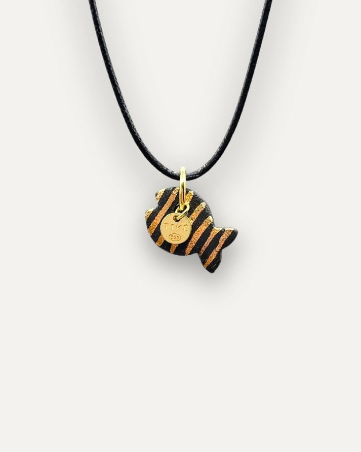Charm de porcelana Pez negro a rayas