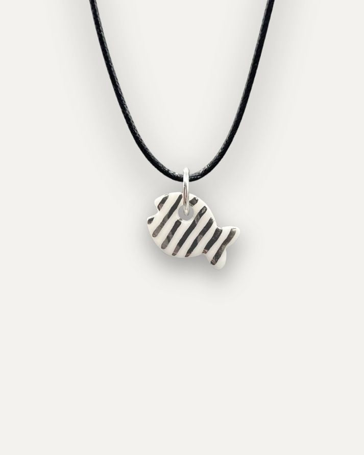 Charm in Porcellana Pesce Platino Righe