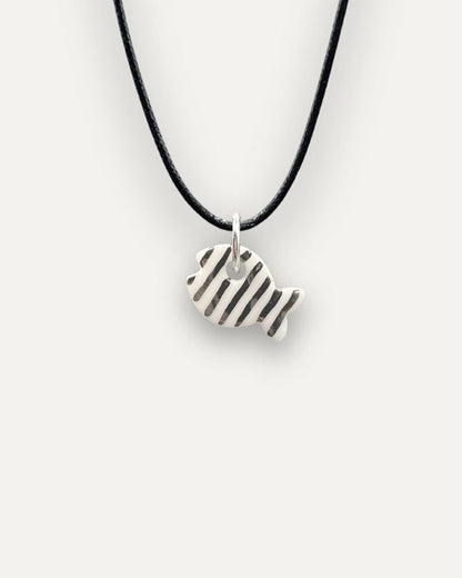 Charm in Porcellana Pesce Platino Righe