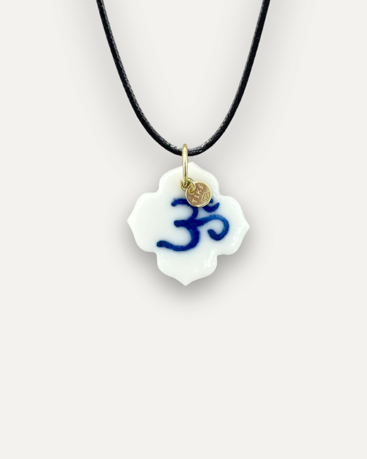 Charm in Porcellana Fiore di Loto Om Blu