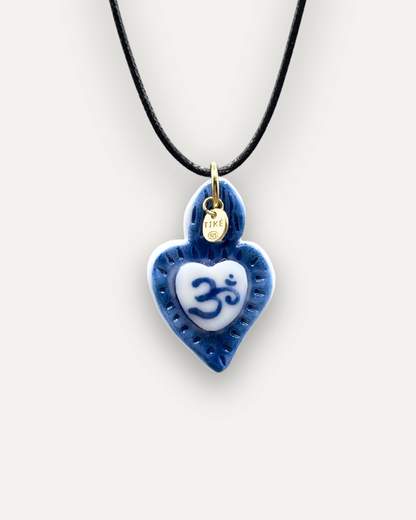 Charm en porcelaine Cœur Sacré Om bleu
