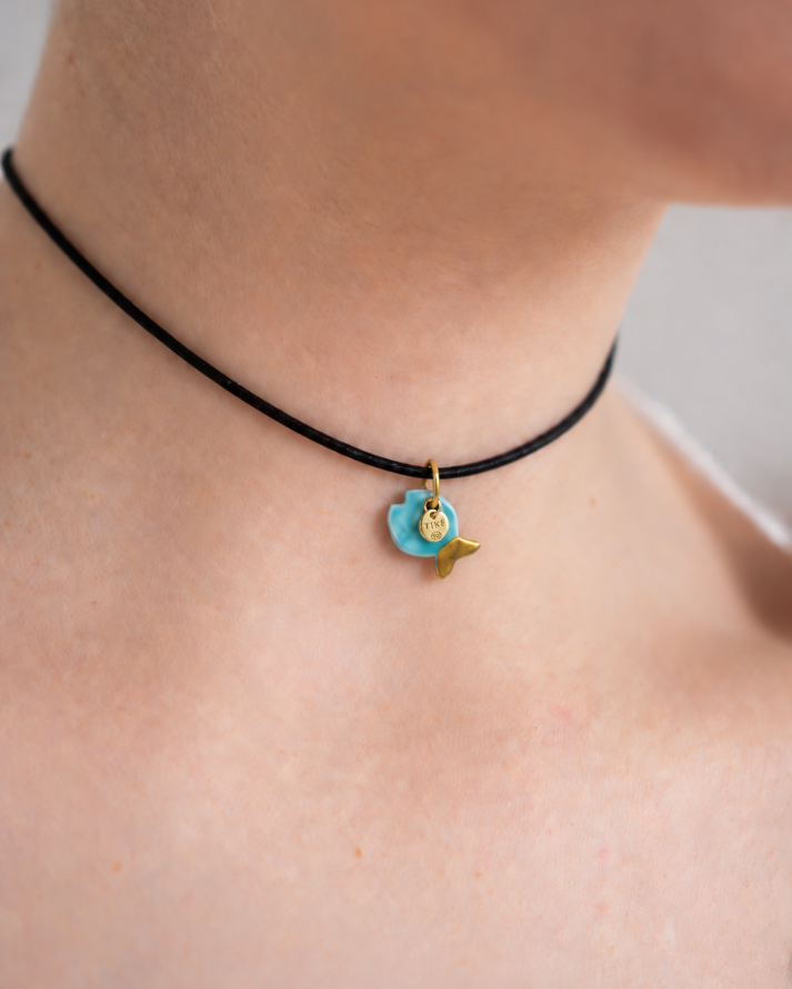 Charm in Porcellana Pesce Turchese coda Oro