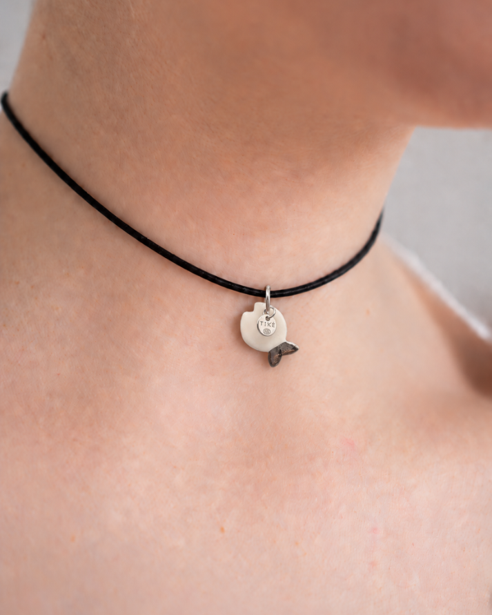 Charm in Porcellana Pesce Bianco coda Platino