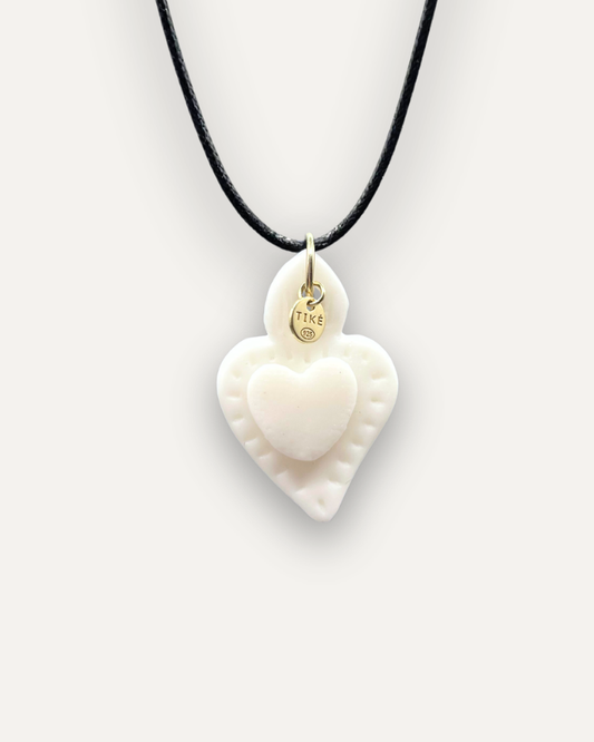Amuleto de porcelana Corazón blanco satinado