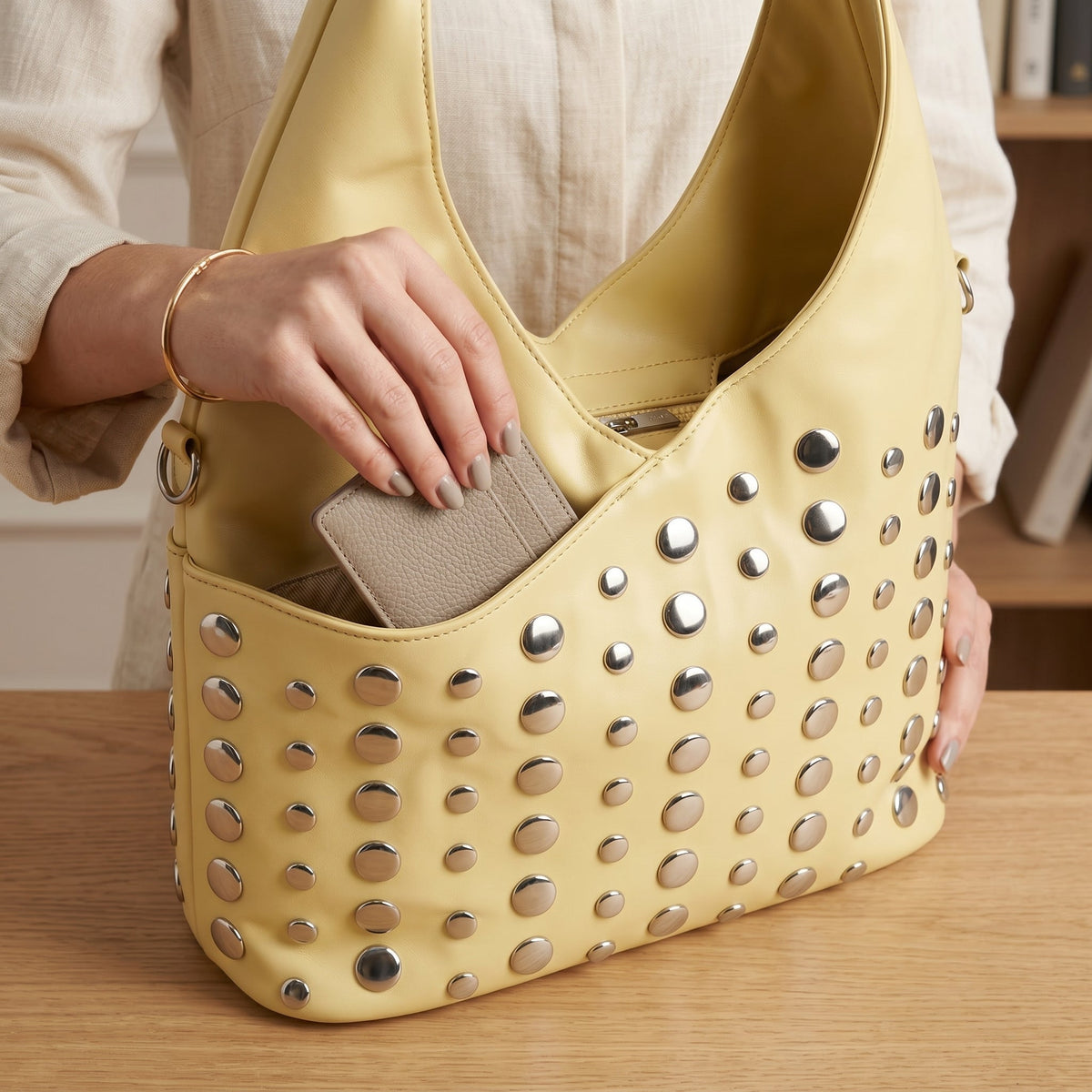 Silver Dot mittelgroße Tasche aus Kunstleder