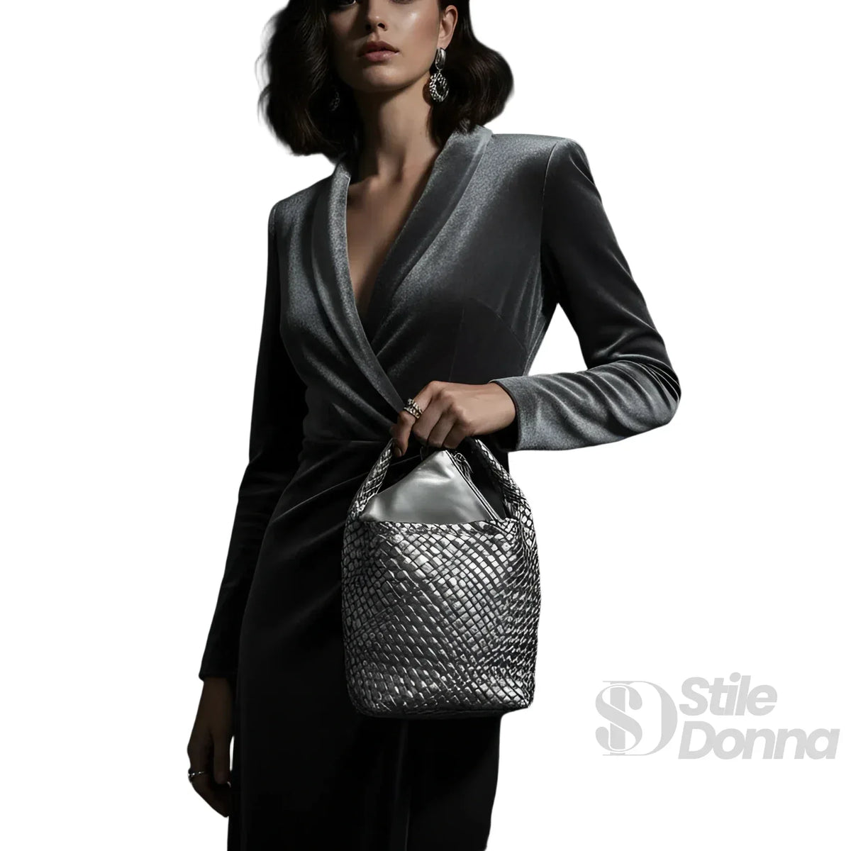 Bolsa de mão de couro sintético trançado