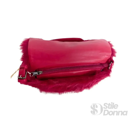 Rote Handtasche aus Kunstpelz