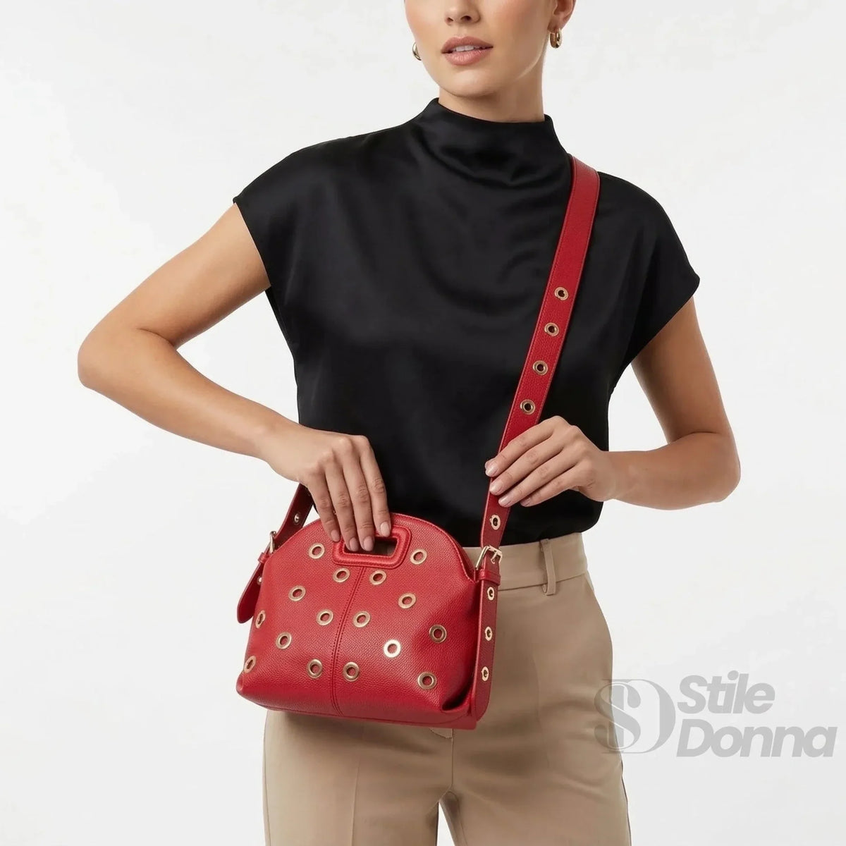 Bolso de hombro con ojales dorados