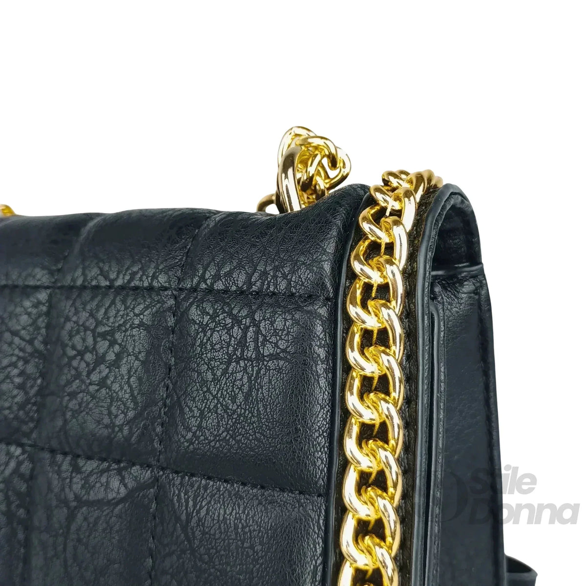 Bolsa Preta Matelassê com Corrente