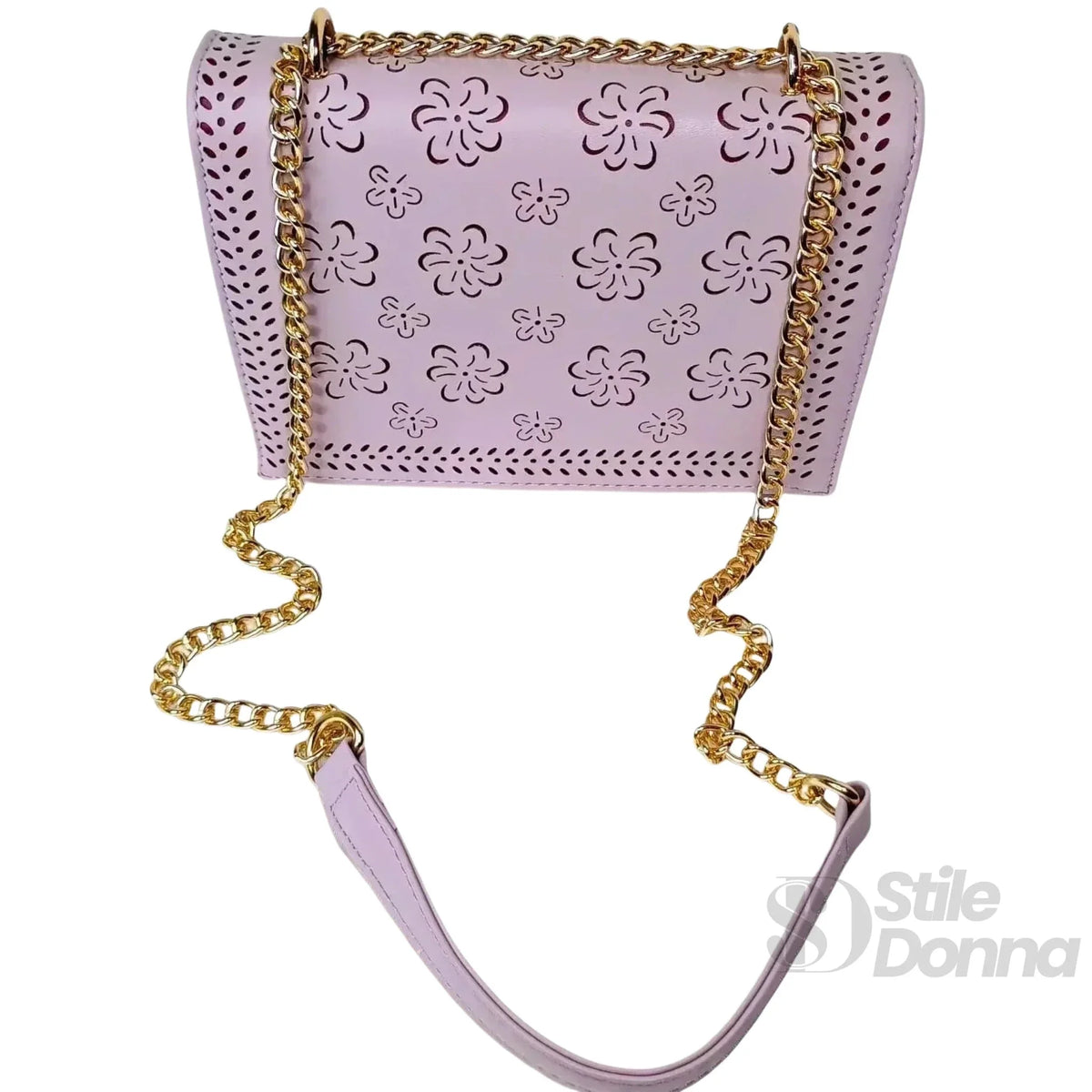 Violette Tasche mit goldfarbener Kette