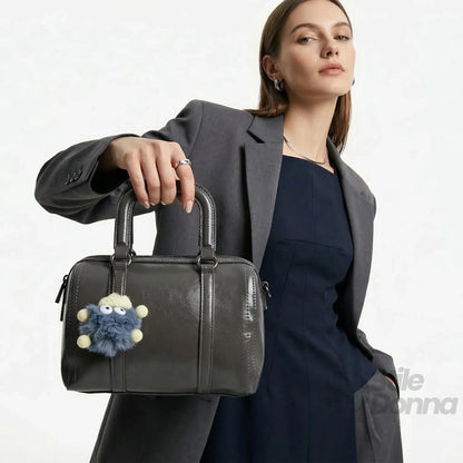 Tasche aus dunkelgrauem Kunstleder