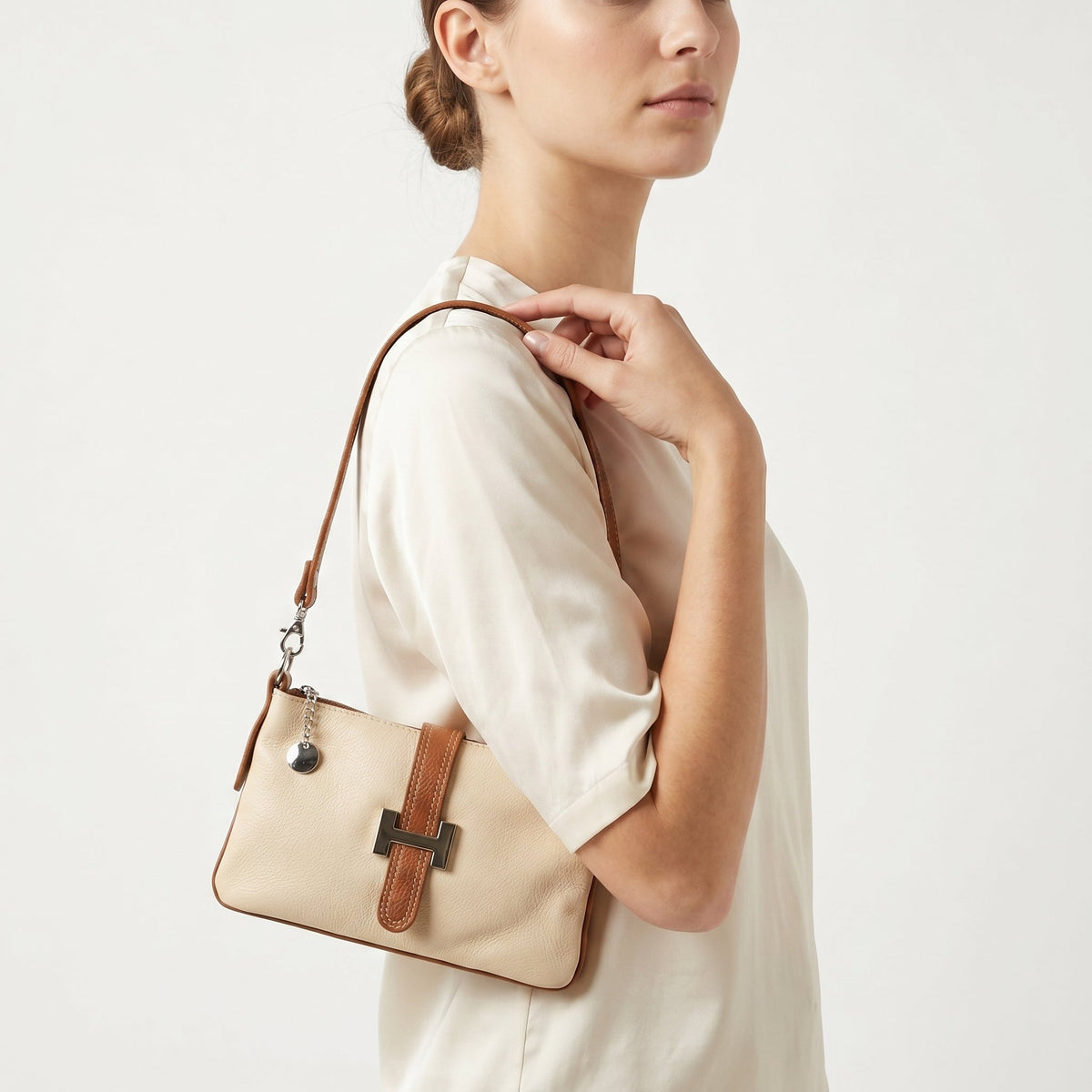 Matilde Borsa a Spalla in Vera Pelle