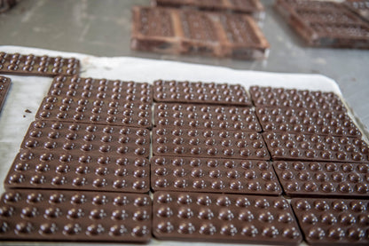 Droneretta – Zartbitterschokoladentafel mit Rumfüllung – 90 g