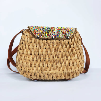 Bolsa transversal de ráfia trançada
