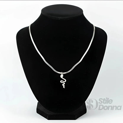 Colar com pingente de serpente de cristal