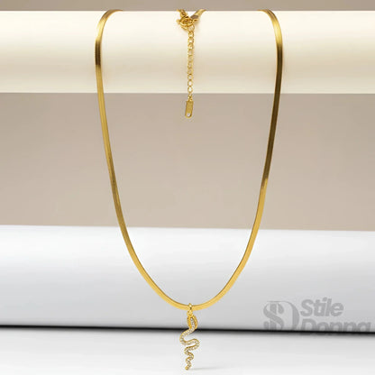 Colar com pingente de serpente de cristal