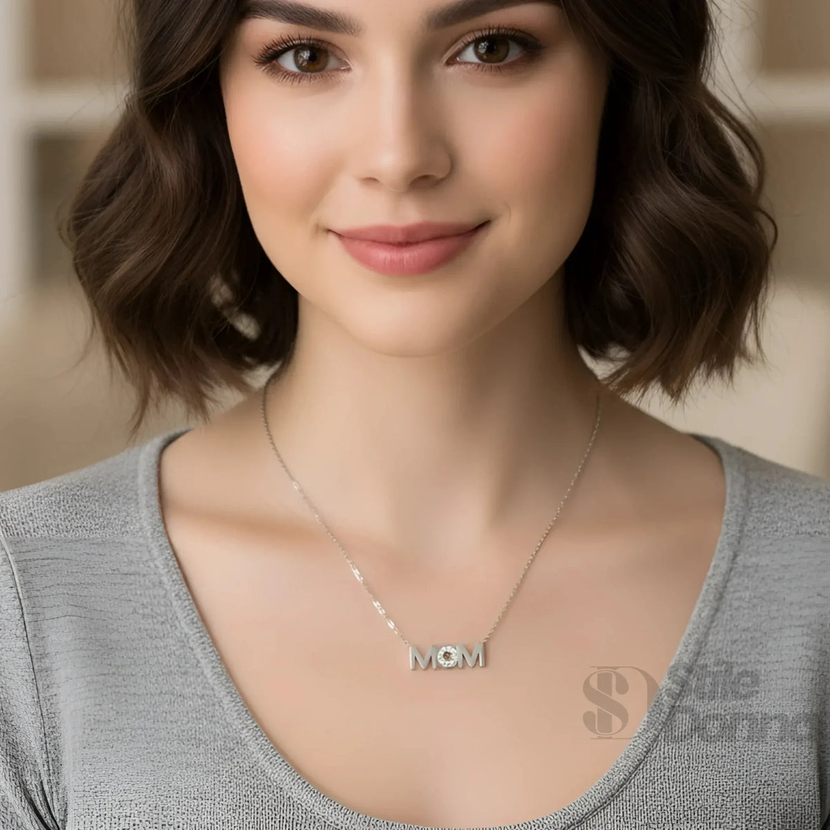 Collier pendentif MOM en métal doré