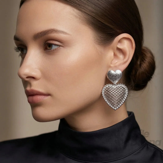 Boucles d’oreilles pendantes avec double cœur argenté