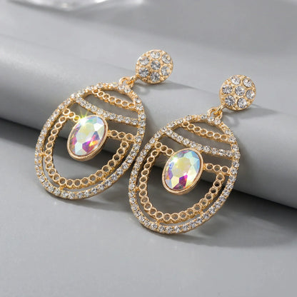 Brincos pendentes com strass multicoloridos