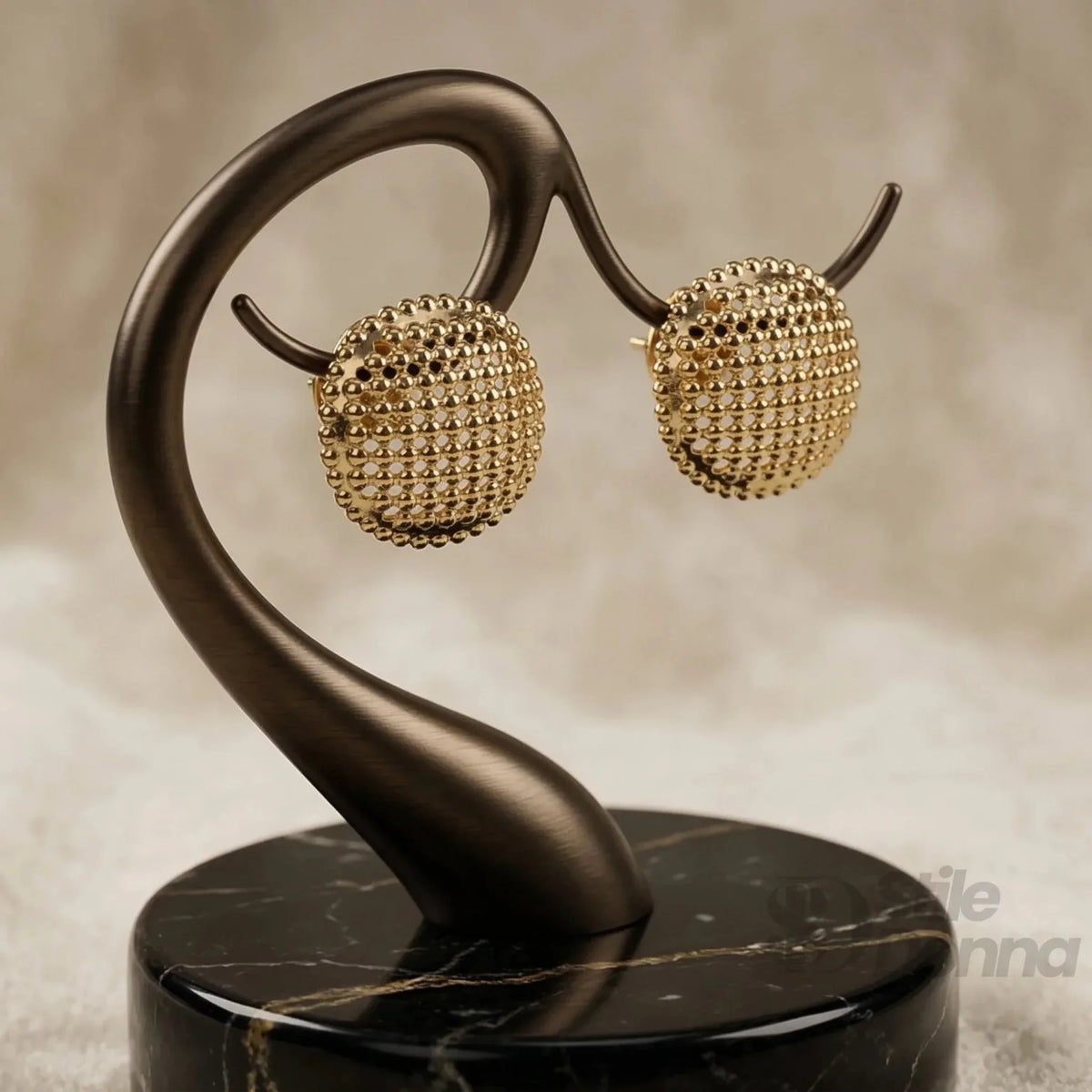 Boucles d’oreilles puces texturées