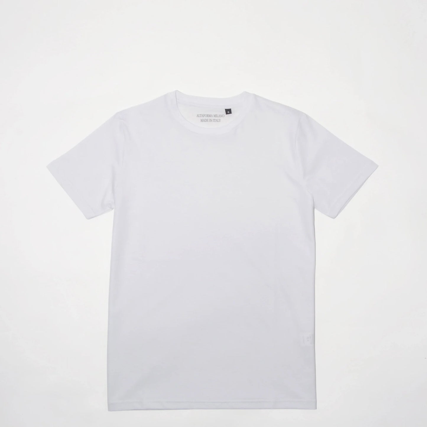 Amalfi: white men's Muscle Fit t-shirt