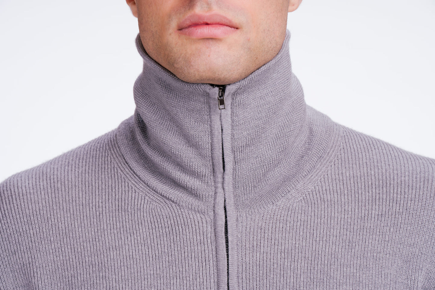 Alexander: cardigã masculino gola alta em lã merino