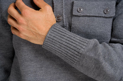 Stone: jersey de hombre de cuello alto con botones en tejido de punto trenzado