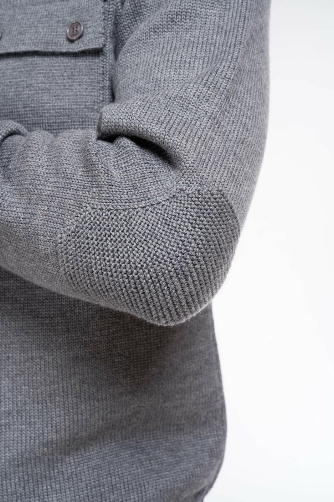 Stone: jersey de hombre de cuello alto con botones en tejido de punto trenzado
