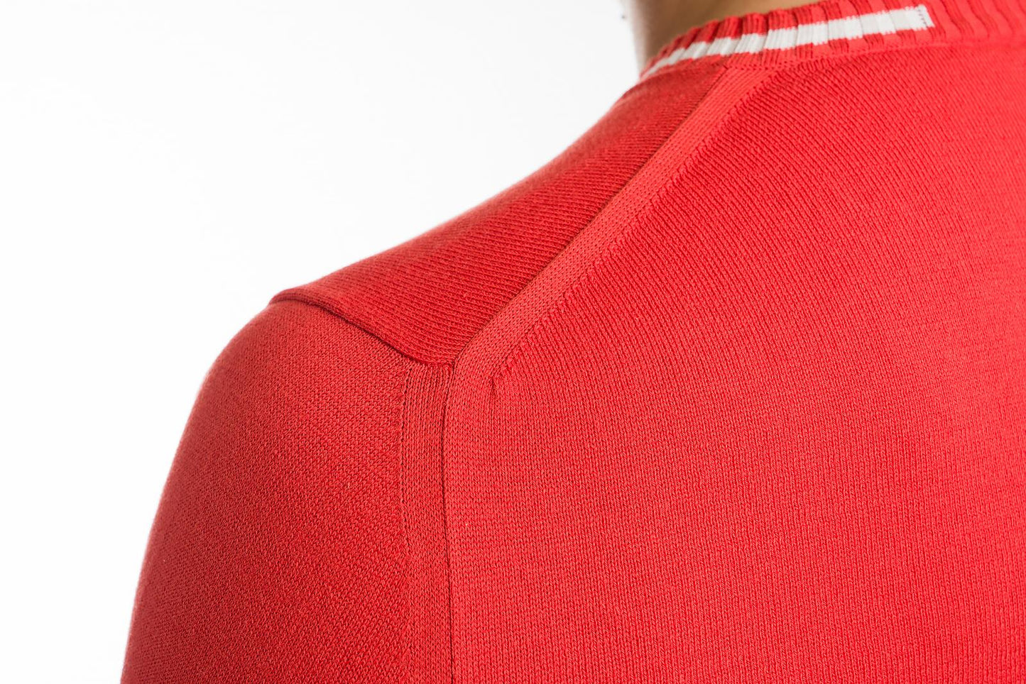 Ibiza: camiseta de hombre en algodón orgánico con cuello en V e inserciones a contraste