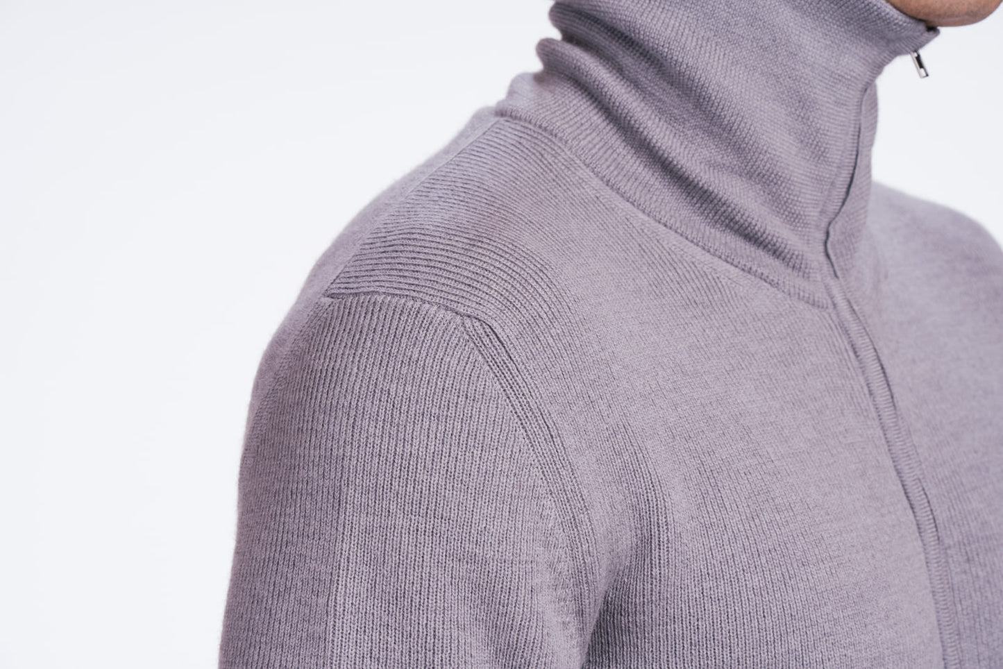 Alexander: cardigã masculino gola alta em lã merino