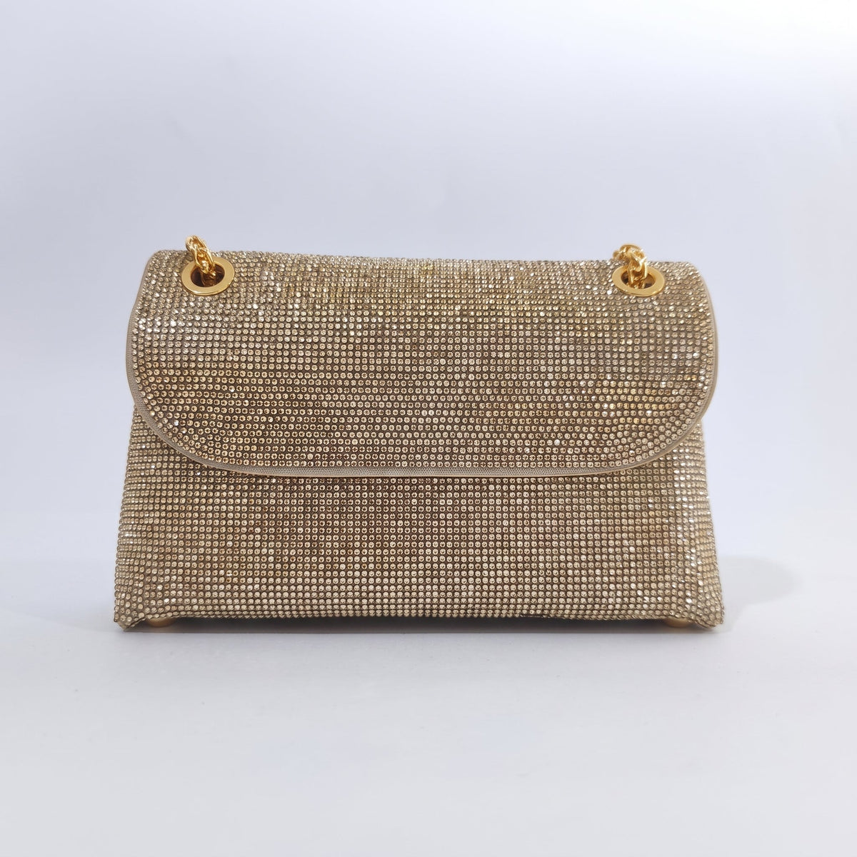 Clutch com strass decorativos