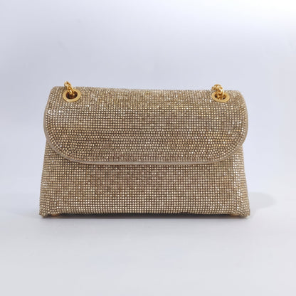 Clutch com strass decorativos