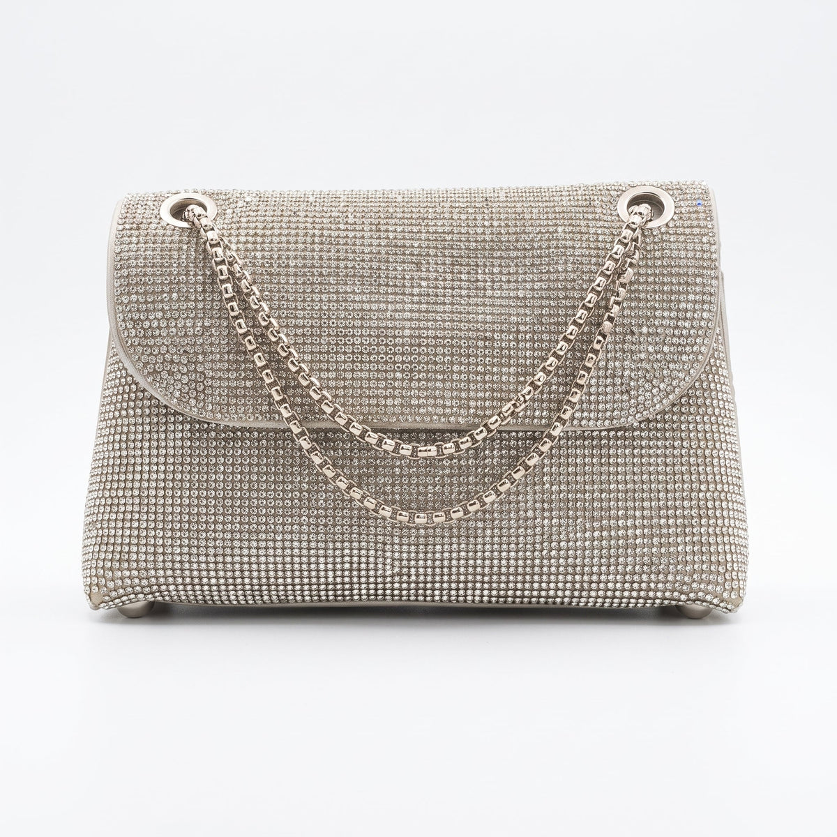 Clutch com strass decorativos
