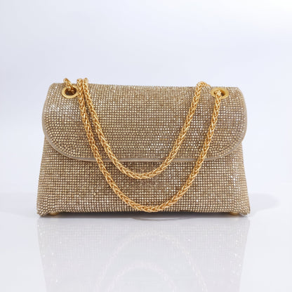 Clutch com strass decorativos