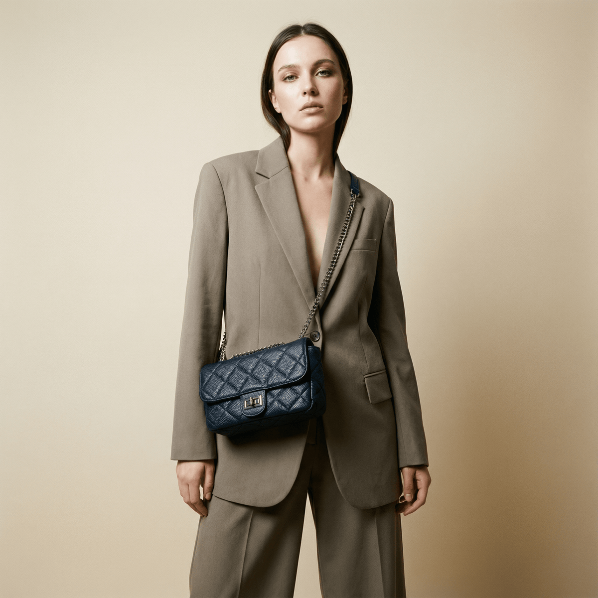 Clutch pouch de couro sintético com corrente