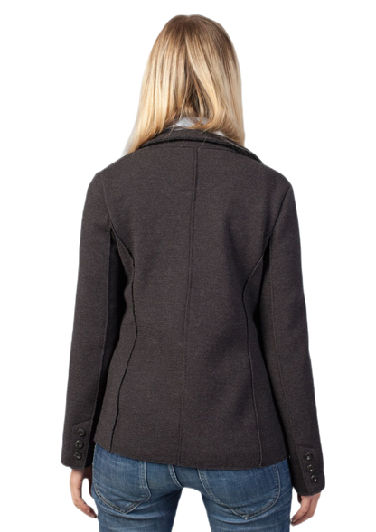 Dallia: jaqueta feminina em lã merino extrafina