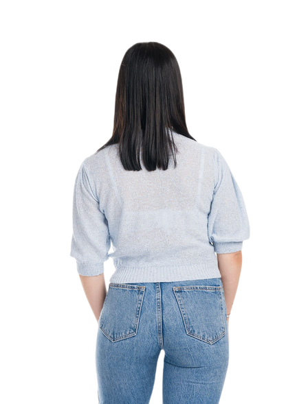 Jessica: camiseta de mujer de cuello redondo con mangas abullonadas e inserciones de encaje