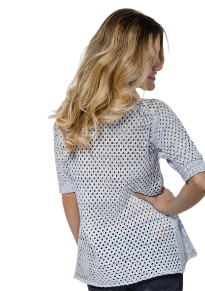 Sara: blusa feminina de manga curta com pontos vazados