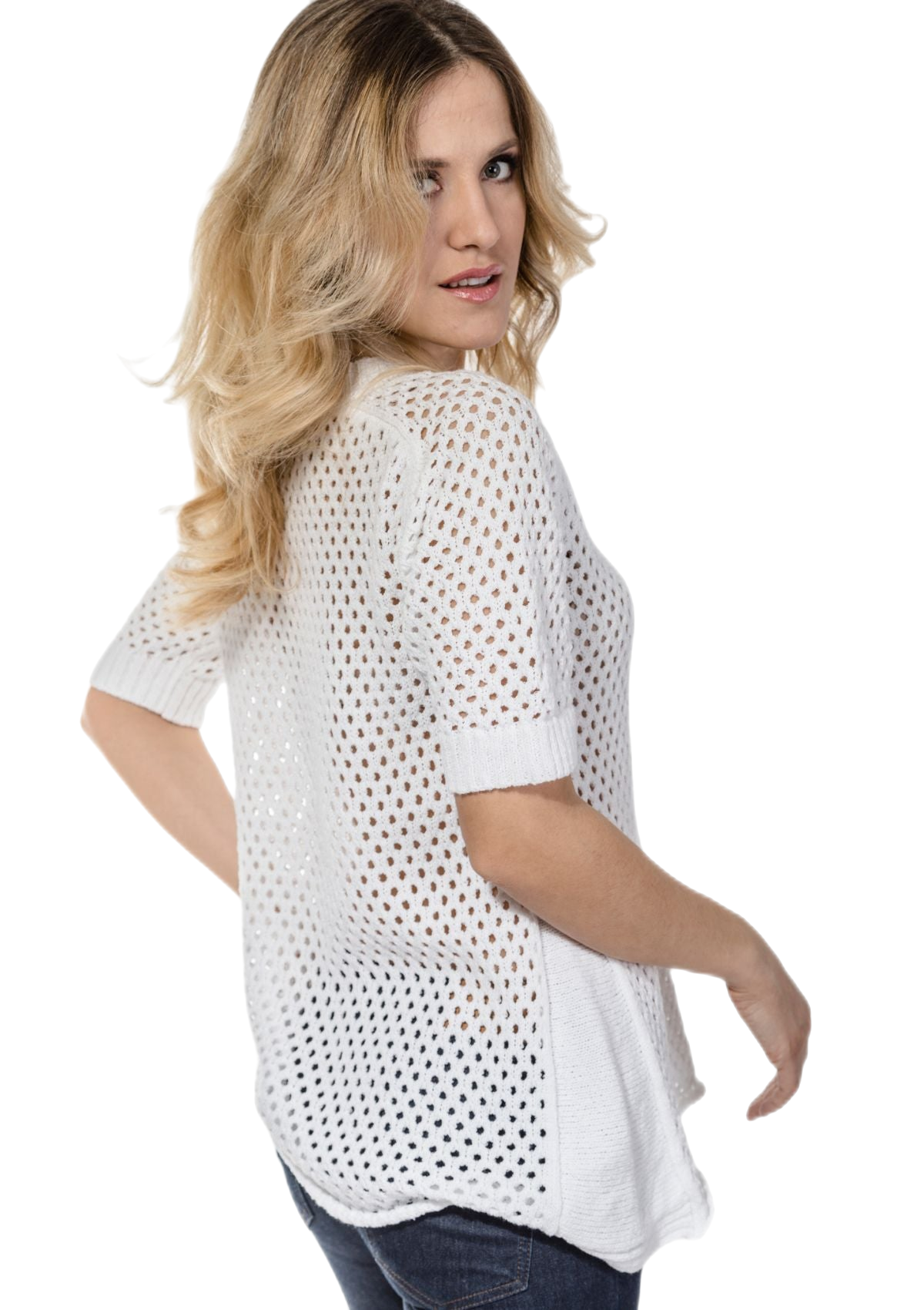 Sara: blusa feminina de manga curta com pontos vazados