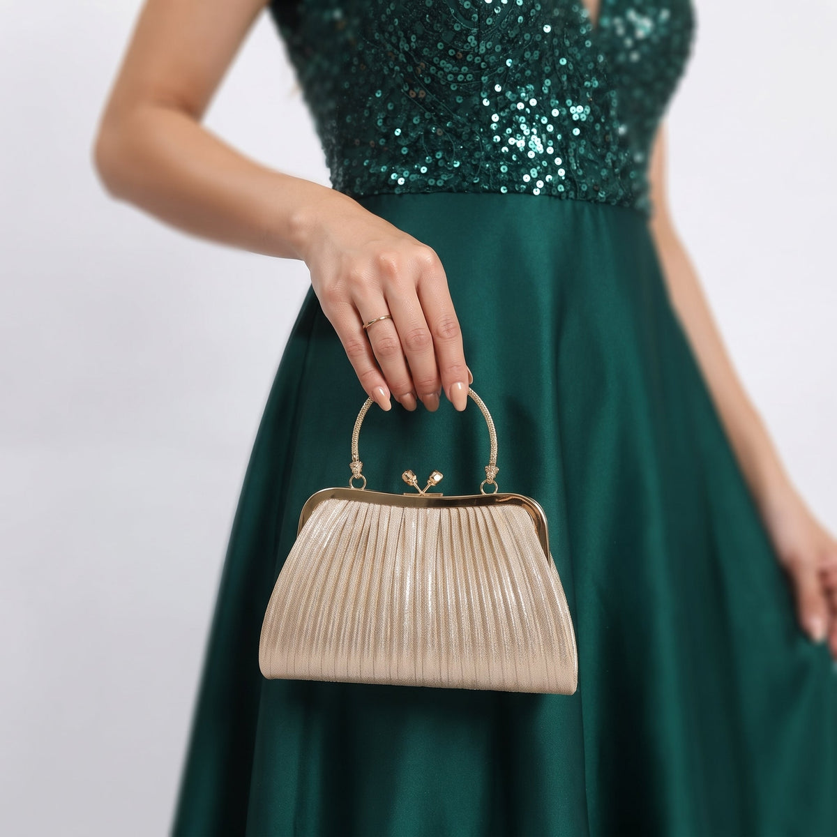 Soft Pouch Bolsa com strass dourado
