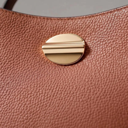 Livia Borsa in Vera Pelle con Disco Oro